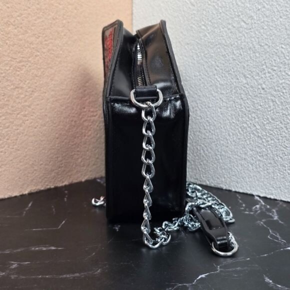 🎃 Glamorous Glitter Vampire Lips Crossbody Bag (NWOT) - Picture 4 of 11